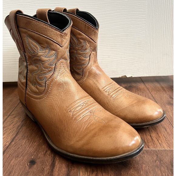 DINGO Willie Camel-Colored Embroidered Leather Western Rodeo Boots - Picture 3 of 13